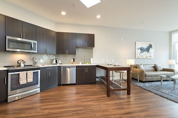 global luxury suites at mountain view