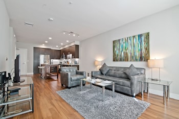 global luxury suites at mountain view