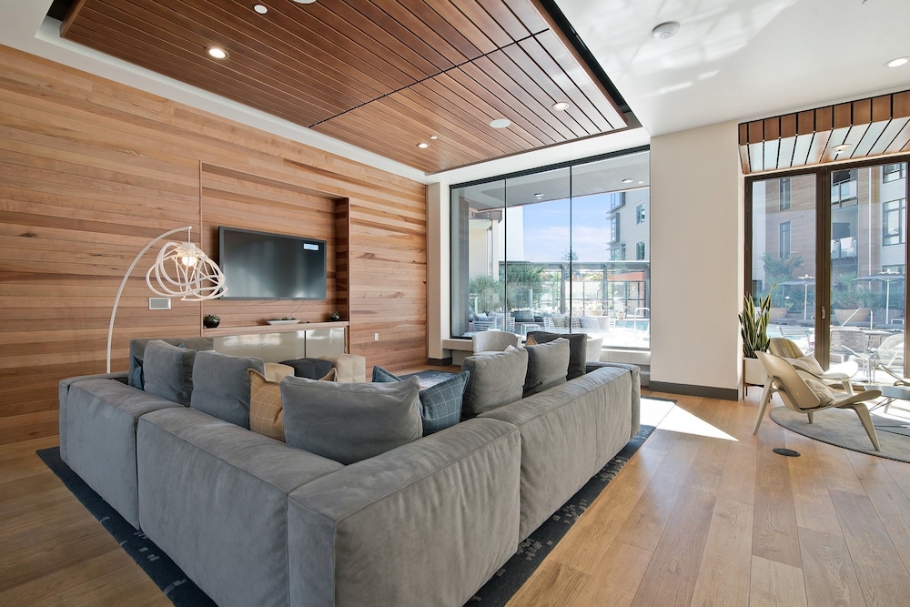 global luxury suites at mountain view
