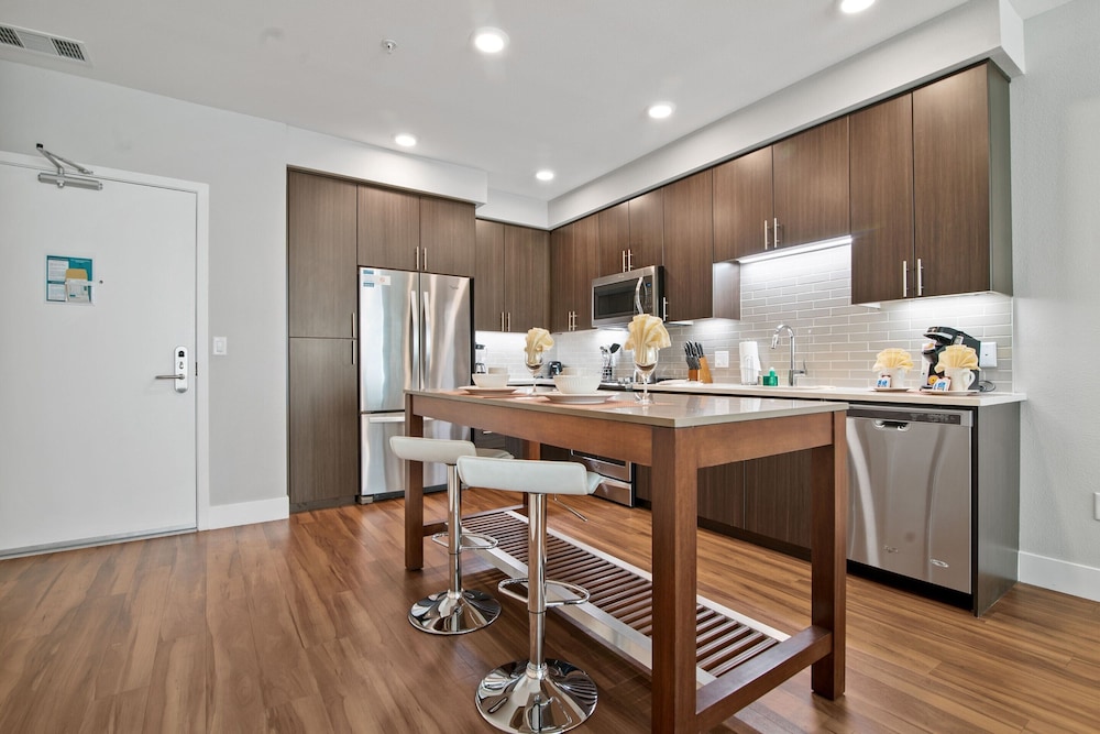 global luxury suites at mountain view