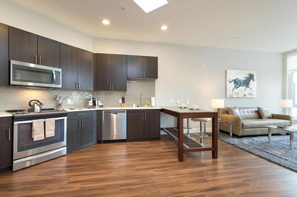 global luxury suites at mountain view