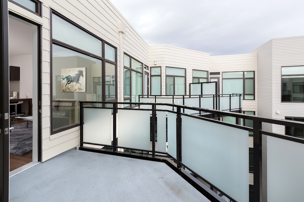 global luxury suites at mountain view