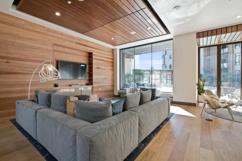 global luxury suites at mountain view