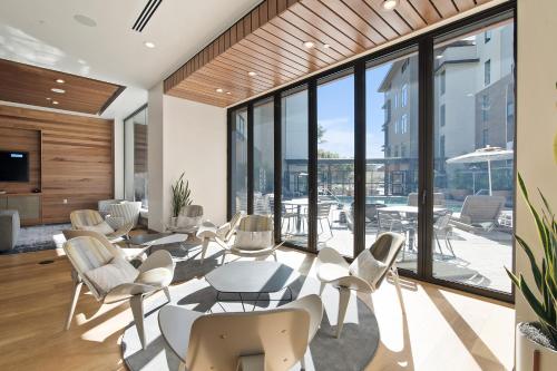 global luxury suites at mountain view
