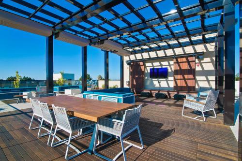 global luxury suites at mountain view