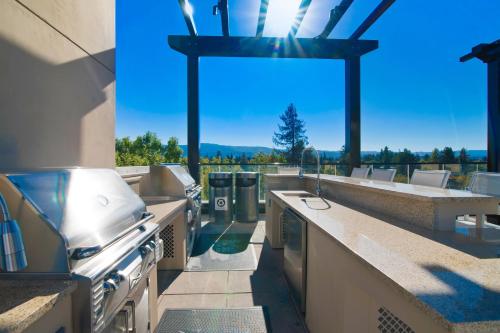 global luxury suites at mountain view
