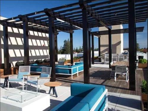 global luxury suites at mountain view