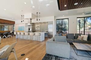 global luxury suites at mountain view