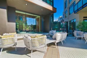 global luxury suites at mountain view