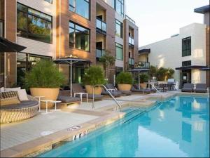 global luxury suites at mountain view