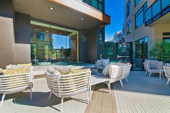 global luxury suites at mountain view