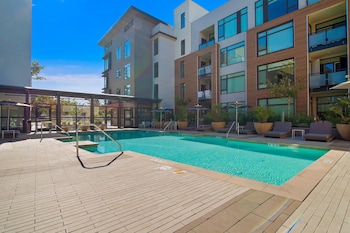 global luxury suites at mountain view