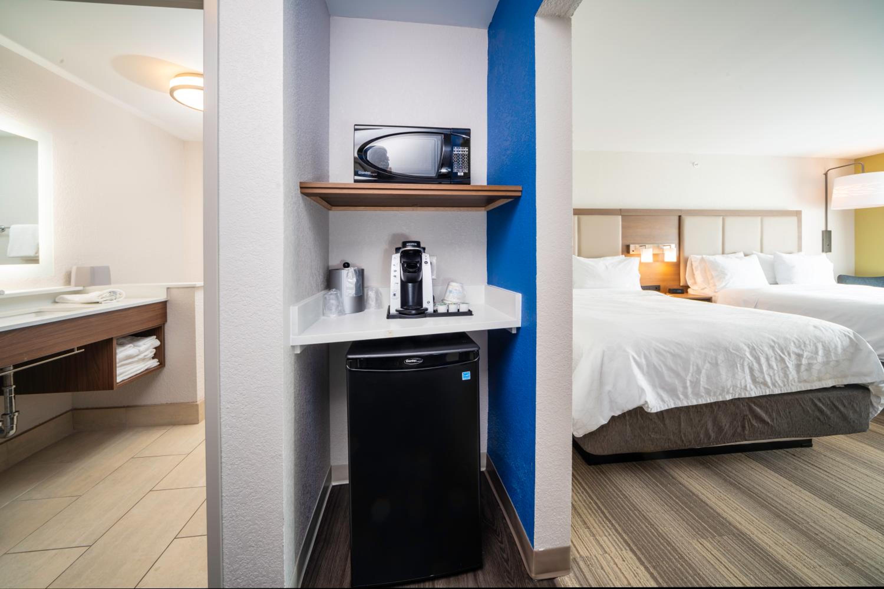 holiday inn express and suites florence cincinnati airport an ihg hotel