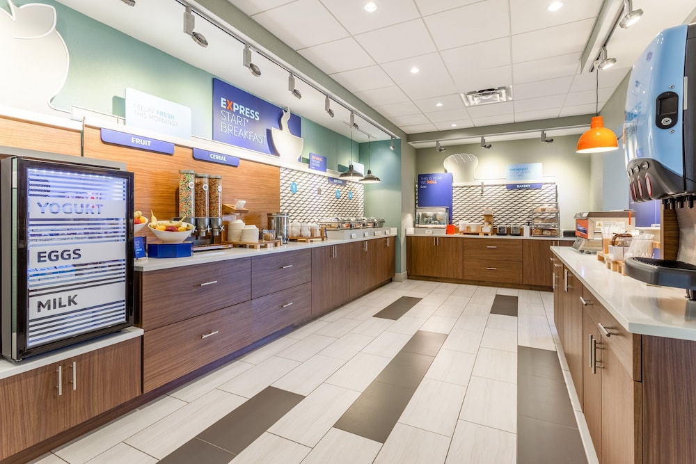 holiday inn express and suites florence cincinnati airport an ihg hotel