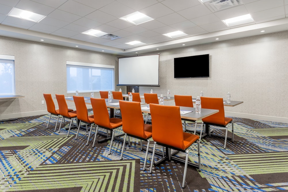 holiday inn express and suites florence cincinnati airport an ihg hotel
