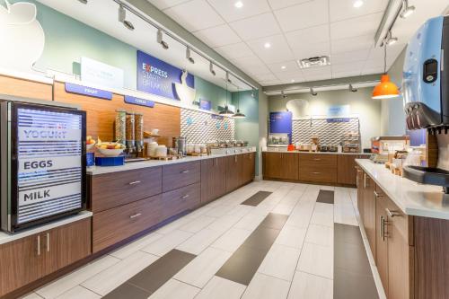 holiday inn express and suites florence cincinnati airport an ihg hotel