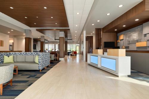 holiday inn express and suites dalton walnut ave