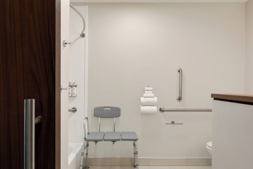 holiday inn express and suites dalton walnut ave