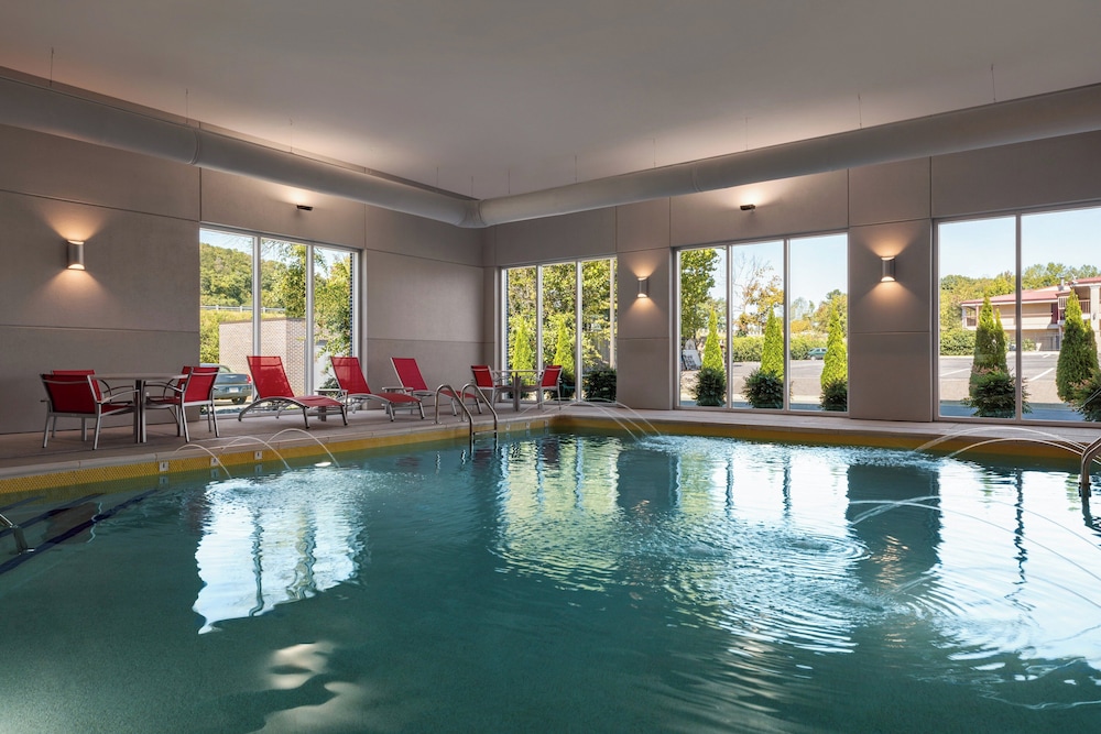 holiday inn express and suites dalton walnut ave