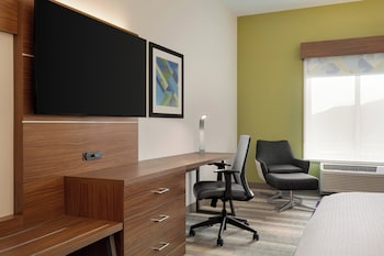 holiday inn express and suites dalton walnut ave