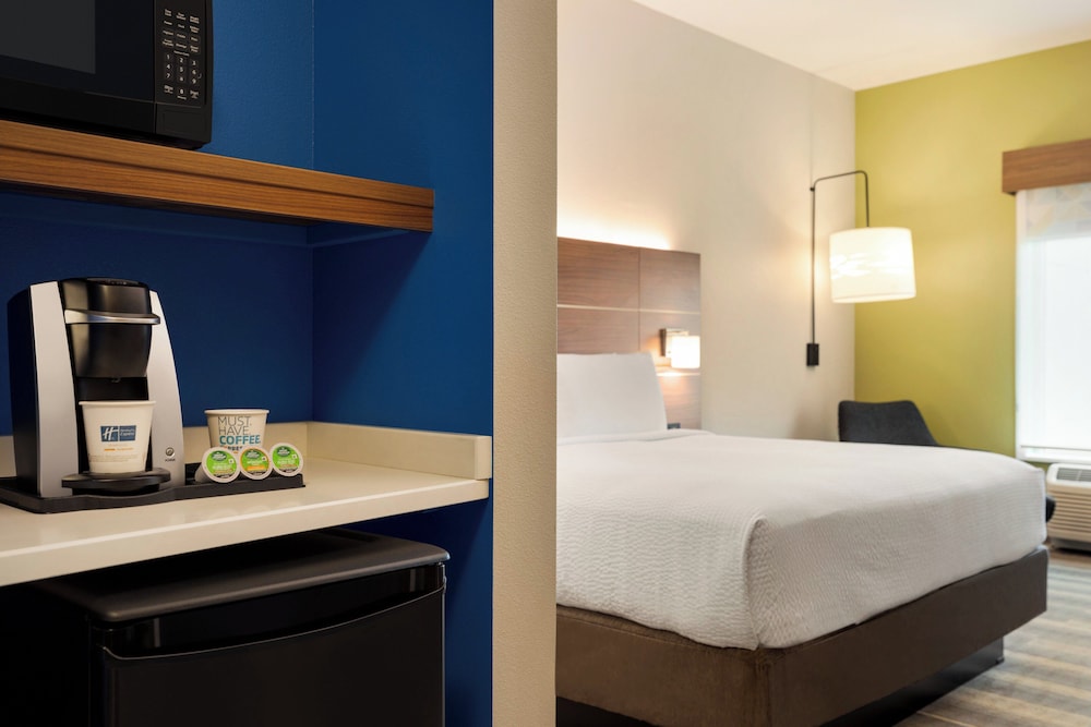 holiday inn express and suites dalton walnut ave