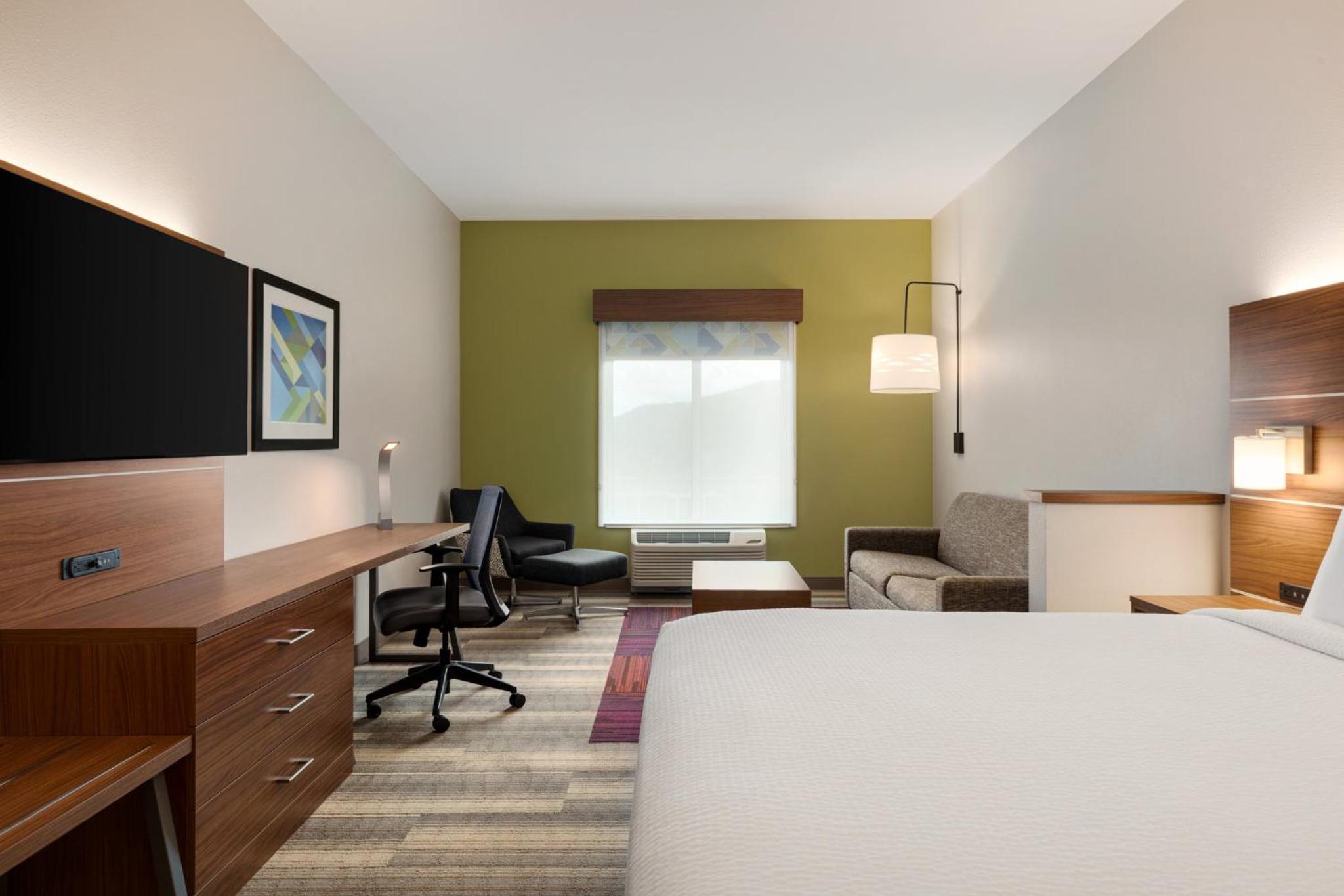 holiday inn express and suites dalton walnut ave