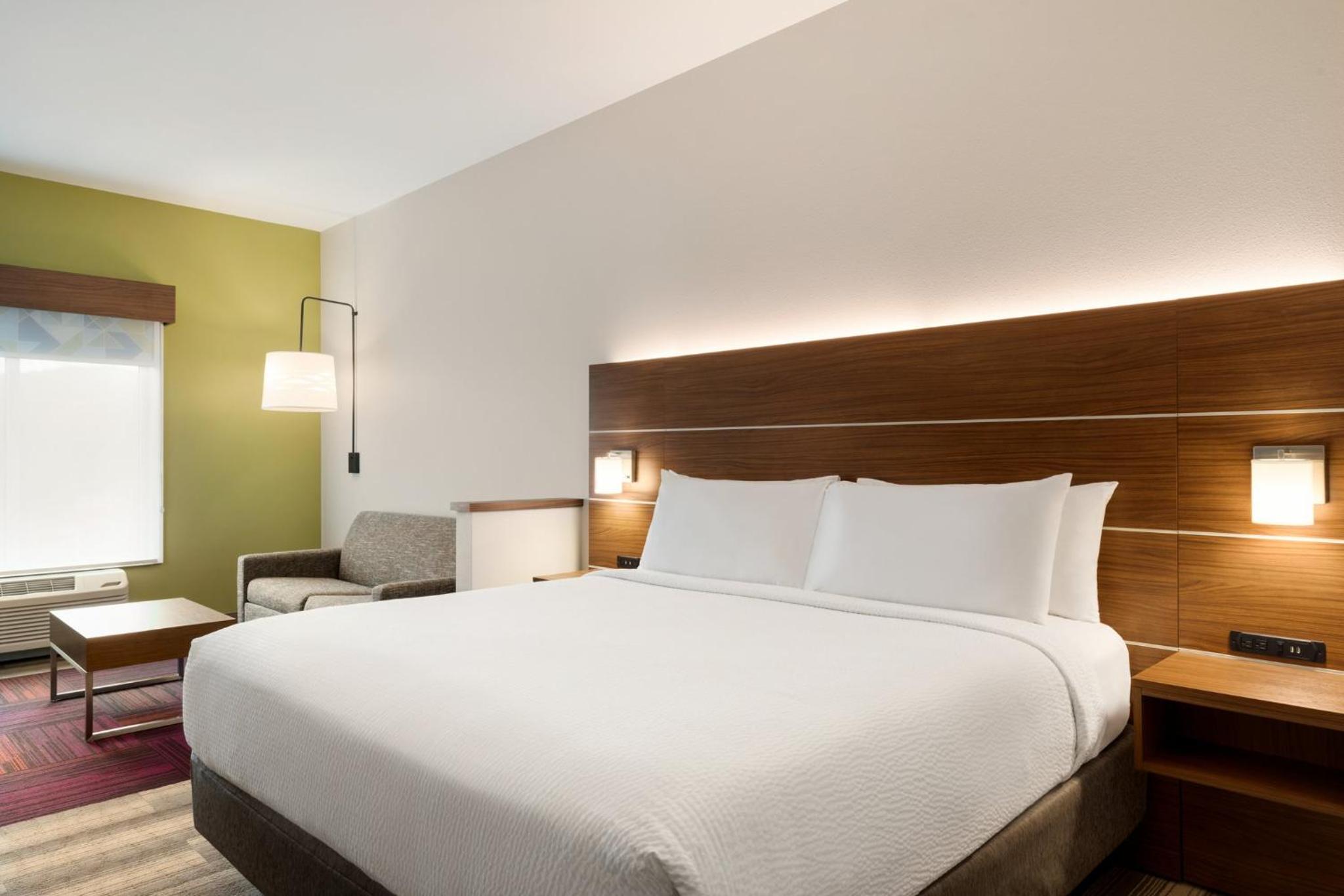 holiday inn express and suites dalton walnut ave