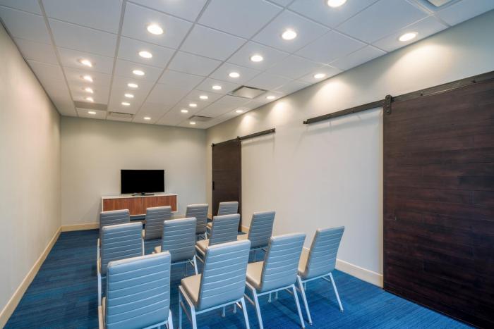 holiday inn express and suites st peters an ihg hotel