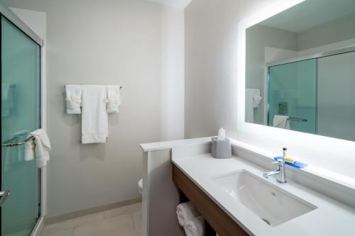 holiday inn express and suites st peters an ihg hotel