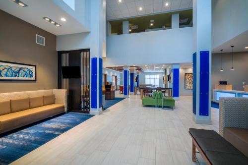 holiday inn express and suites st peters an ihg hotel
