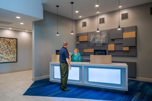 holiday inn express and suites st peters an ihg hotel