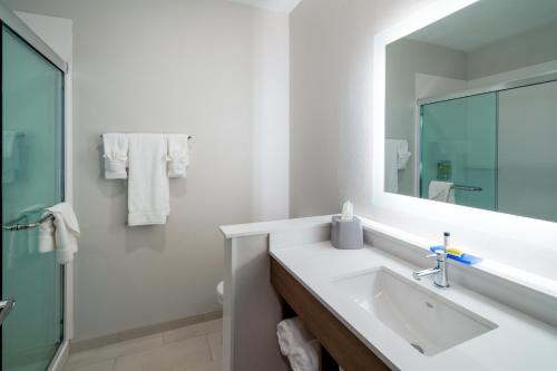 holiday inn express and suites st peters an ihg hotel
