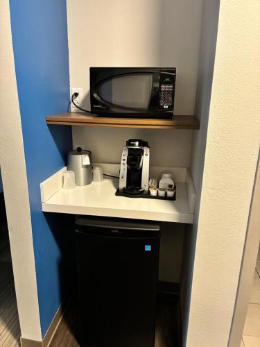 holiday inn express and suites st peters an ihg hotel