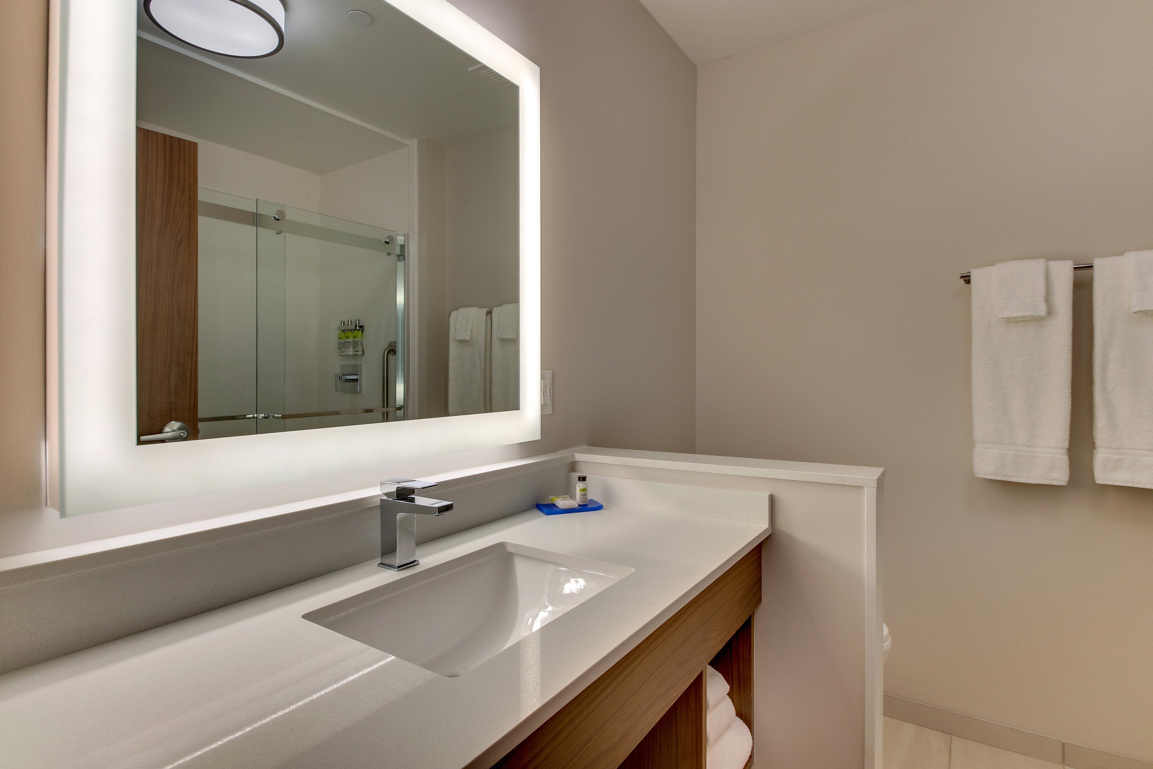 hol inn exp nashville metrocenter downtown