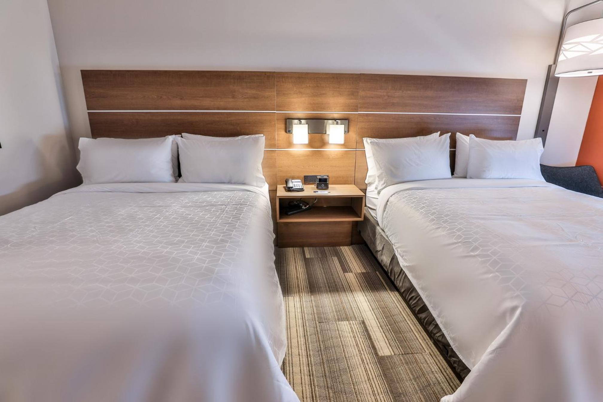 hol inn exp nashville metrocenter downtown