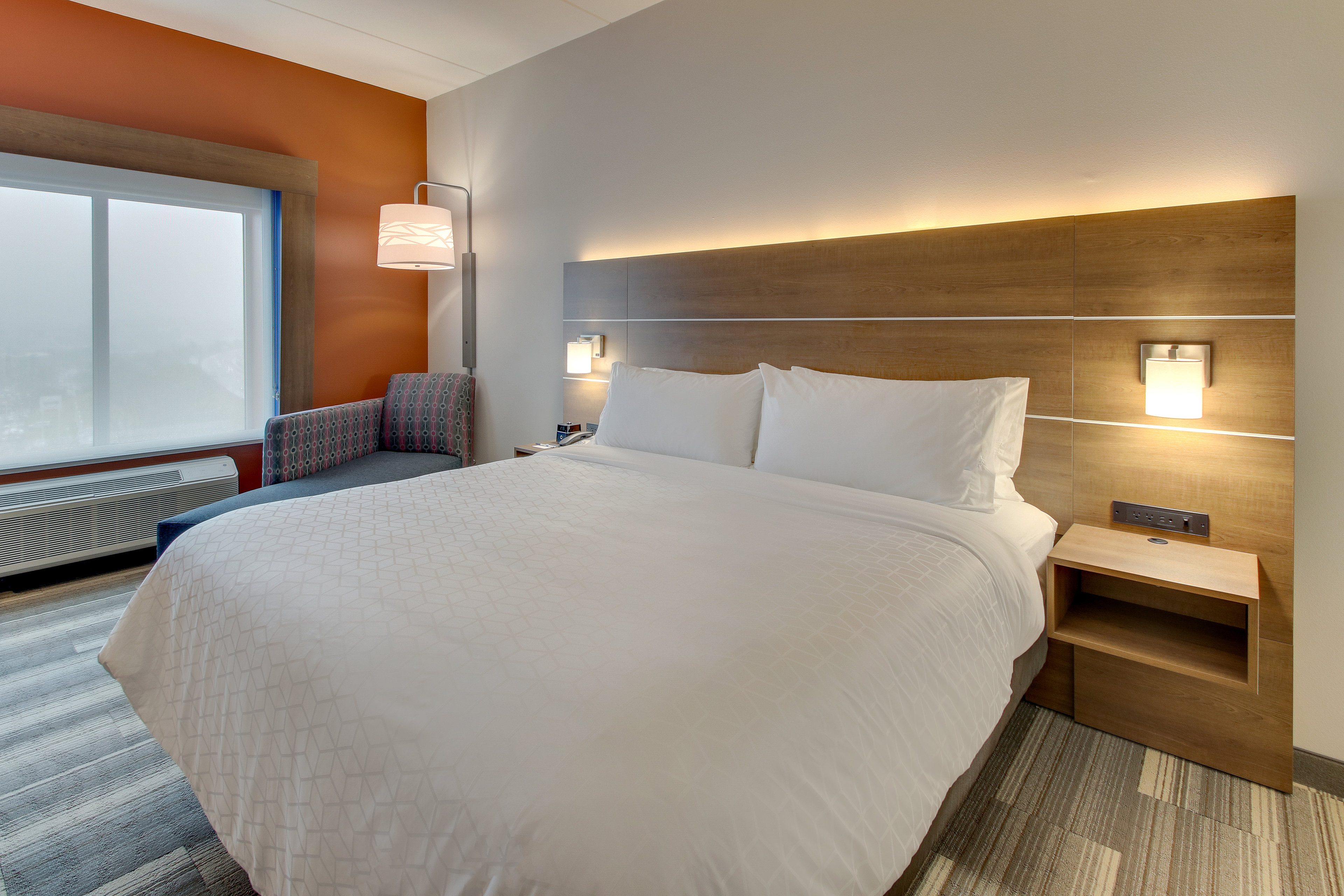 hol inn exp nashville metrocenter downtown