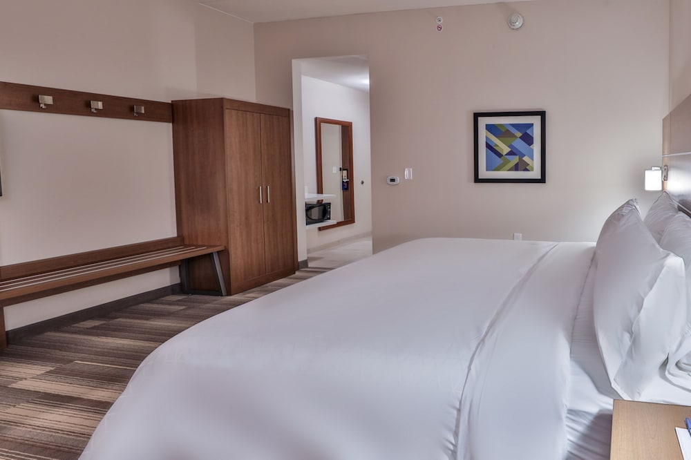 hol inn exp nashville metrocenter downtown