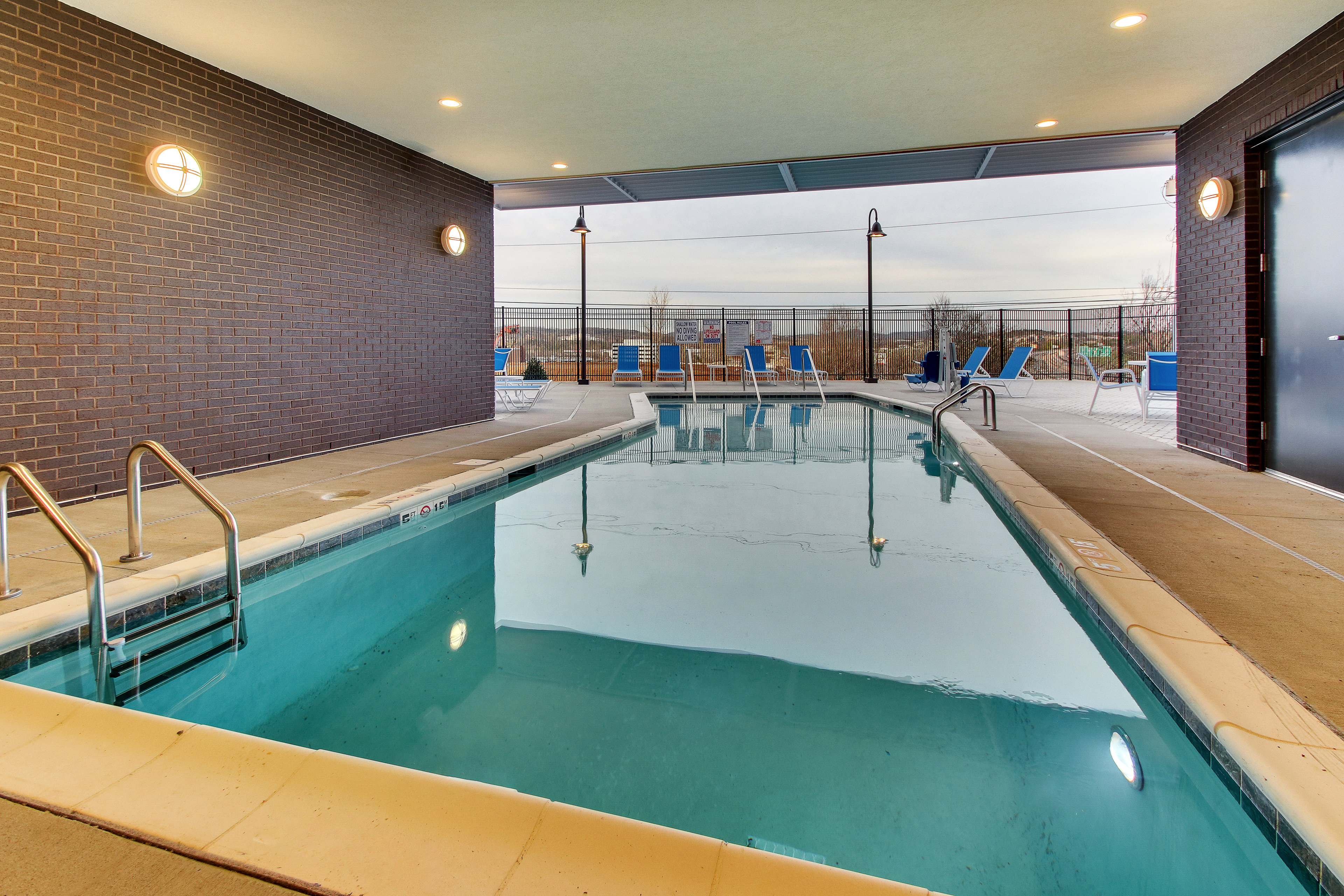 hol inn exp nashville metrocenter downtown