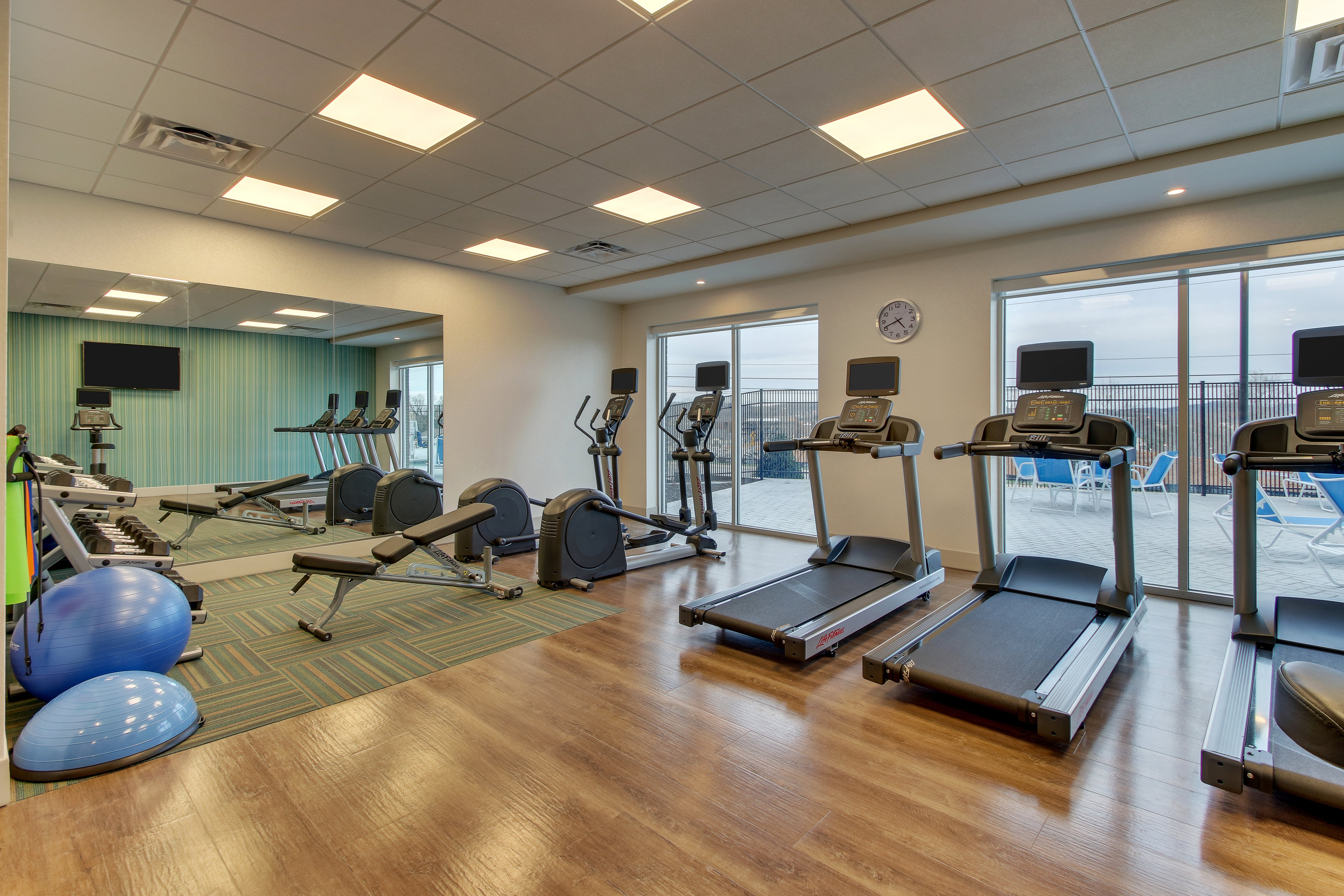 hol inn exp nashville metrocenter downtown