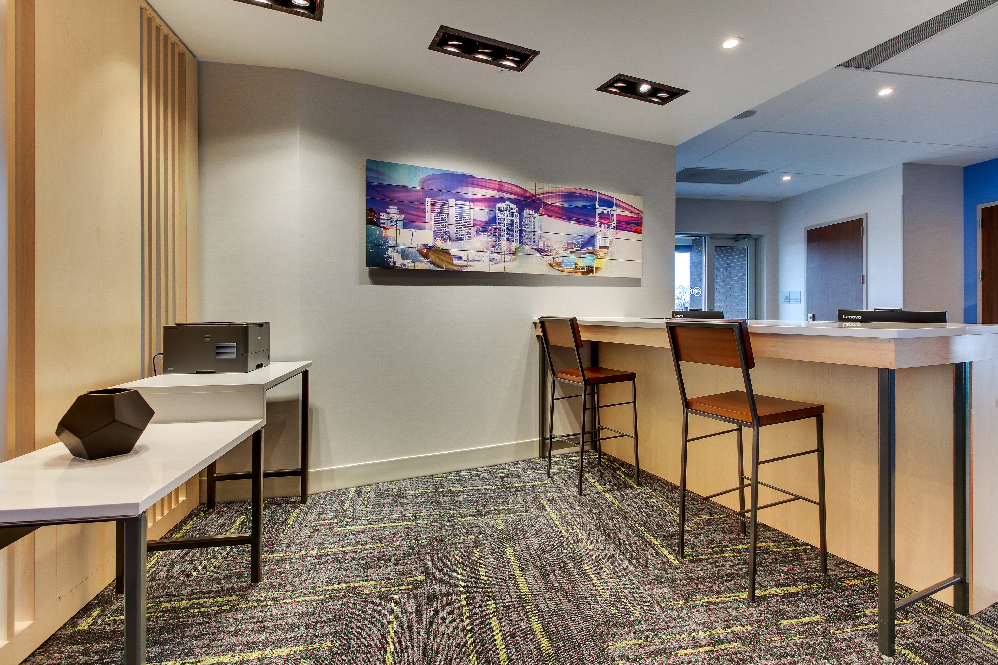 hol inn exp nashville metrocenter downtown