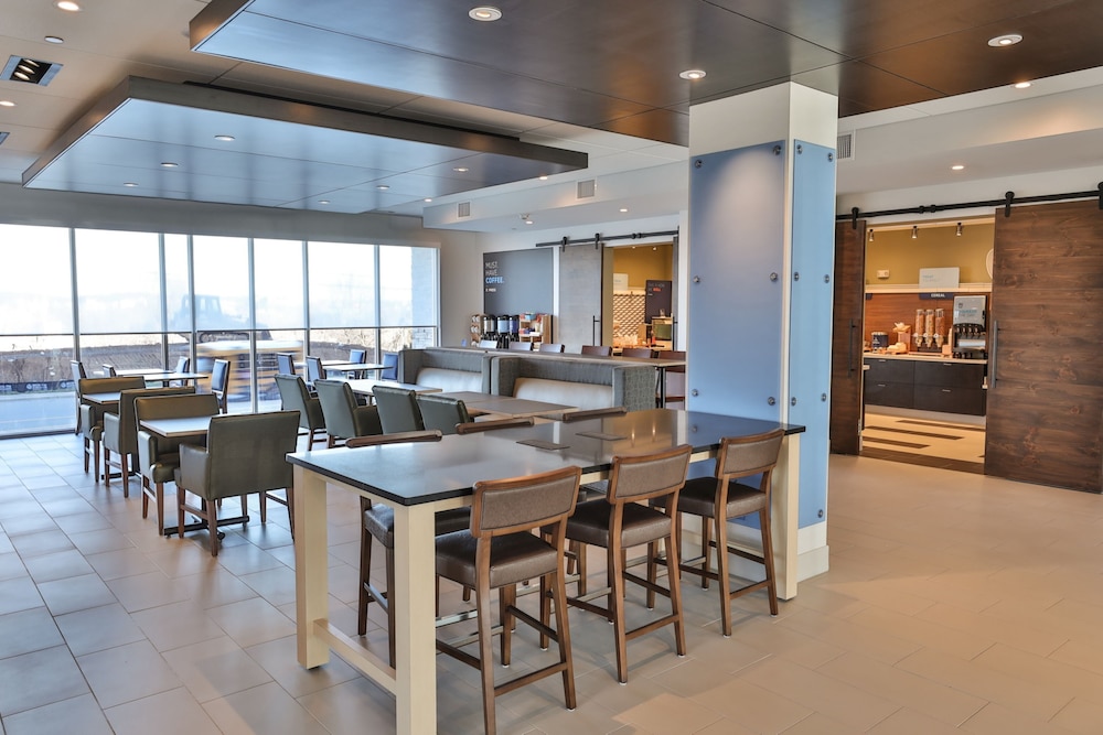hol inn exp nashville metrocenter downtown
