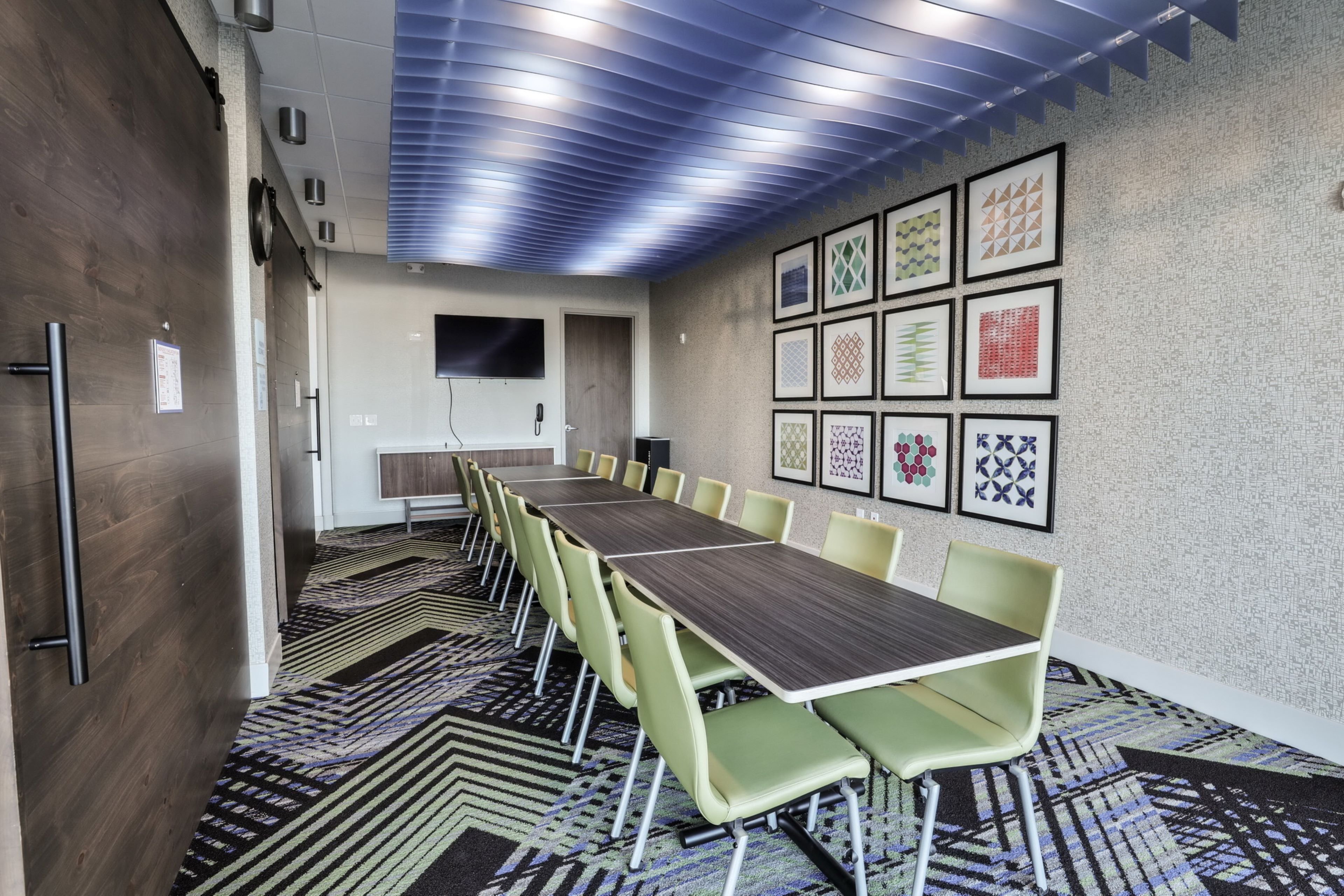 hol inn exp nashville metrocenter downtown