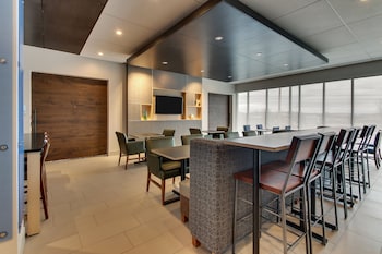 hol inn exp nashville metrocenter downtown