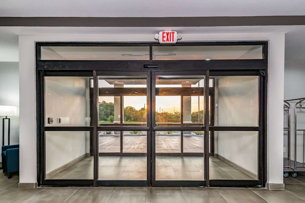 comfort suites desoto dallas south