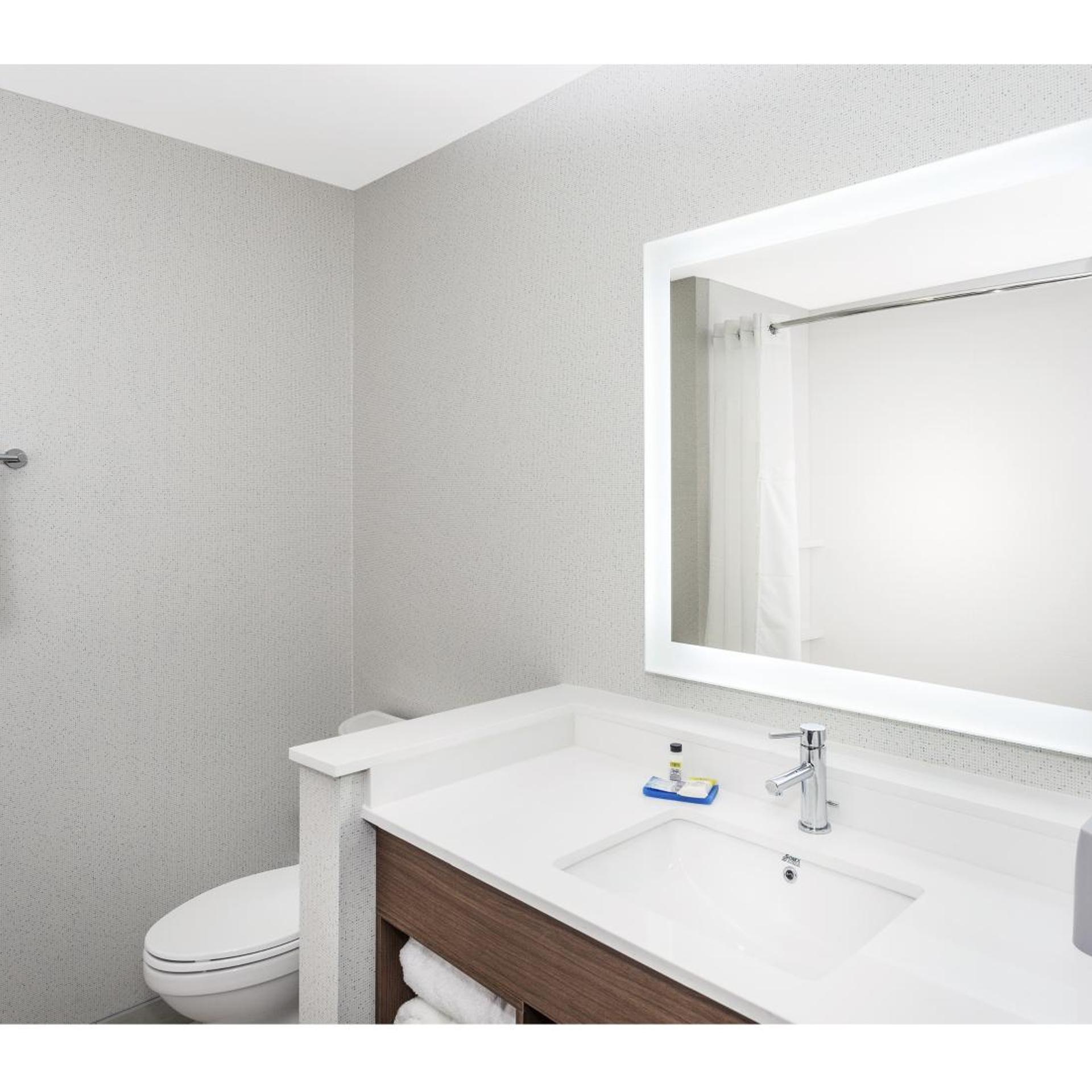 holiday inn express and suites hudson i 94 an ihg hotel