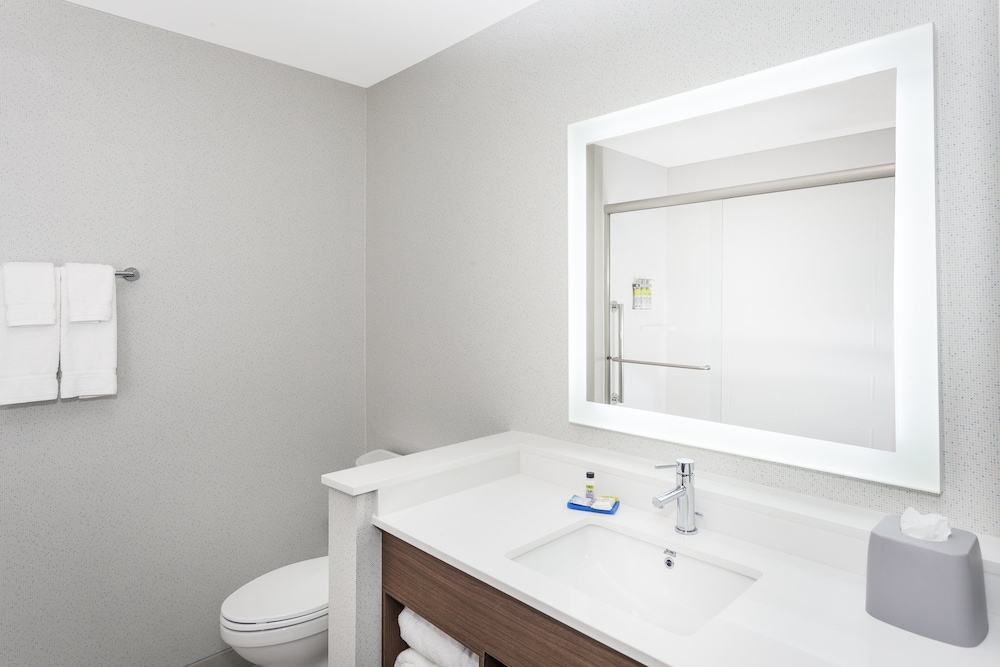 holiday inn express and suites hudson i 94 an ihg hotel