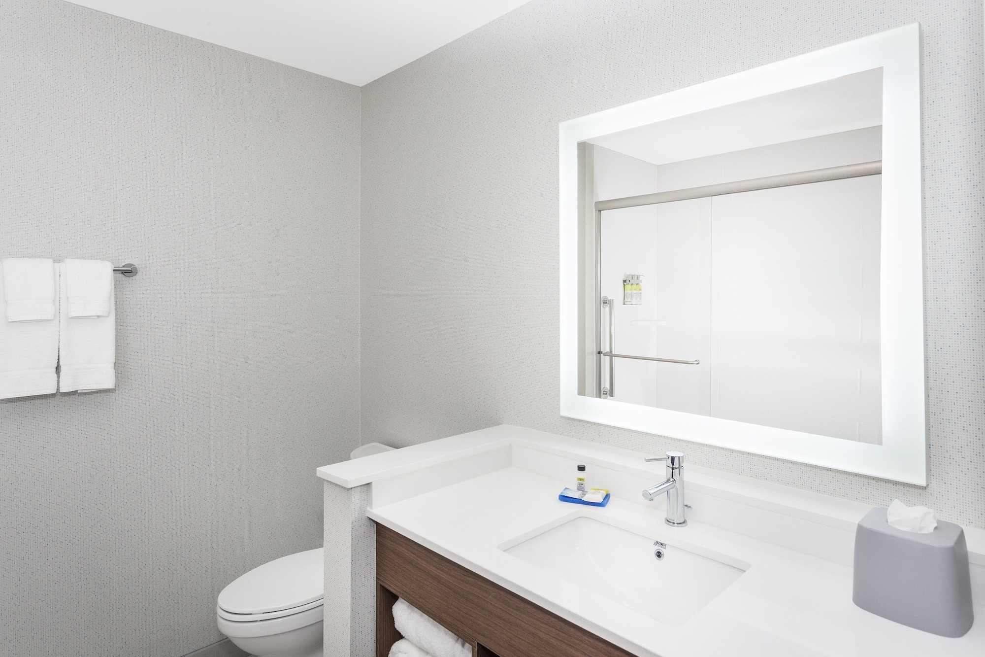 holiday inn express and suites hudson i 94 an ihg hotel