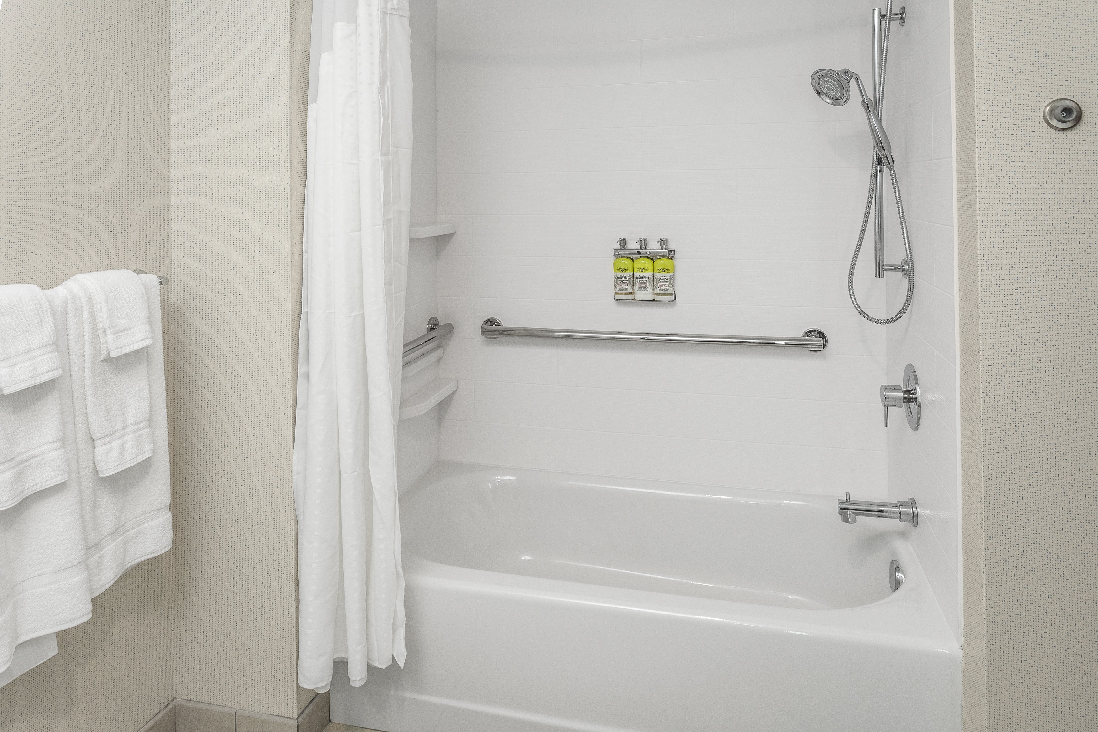 holiday inn express and suites hudson i 94 an ihg hotel