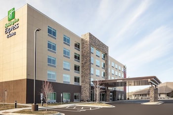 holiday inn express and suites hudson i 94 an ihg hotel