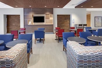 holiday inn express and suites hudson i 94 an ihg hotel